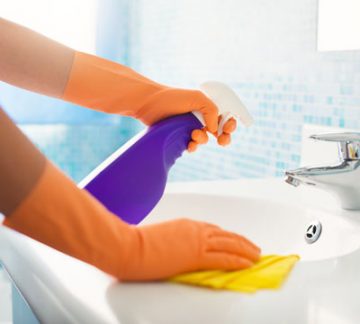 cleaning washbasin and sink with spray